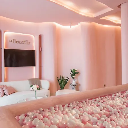 Le Boudoir Iconic 4 Guests * קאן