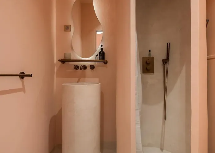 Le Boudoir Iconic 4 Guests アパート